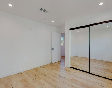 14423 Califa Street - Photo Thumbnail 29
