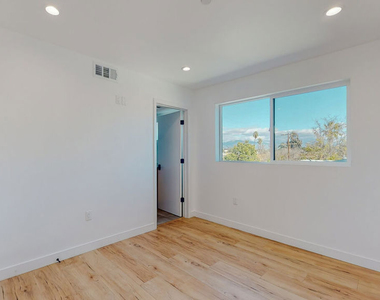 14423 Califa Street - Photo Thumbnail 17