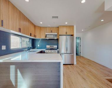 14423 Califa Street - Photo Thumbnail 2