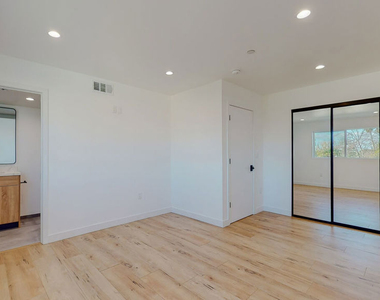 14423 Califa Street - Photo Thumbnail 22