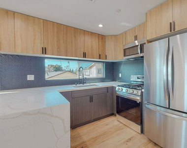 14423 Califa Street - Photo Thumbnail 8
