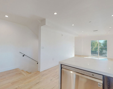 14423 Califa Street - Photo Thumbnail 31