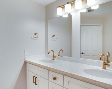 348 S Hauser Boulevard - Photo Thumbnail 5