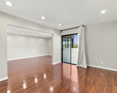 746 Portola Terrace - Photo Thumbnail 8