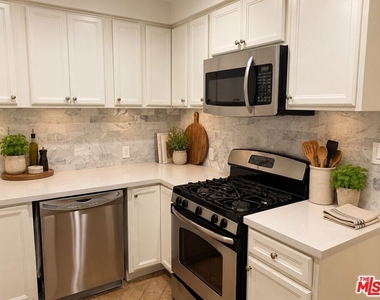 450 S Rexford Drive - Photo Thumbnail 5