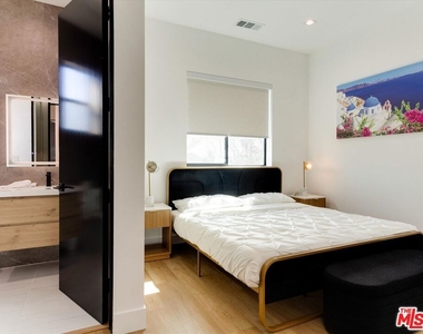 2815 1/2 S Redondo Boulevard - Photo Thumbnail 20