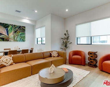 2815 1/2 S Redondo Boulevard - Photo Thumbnail 8