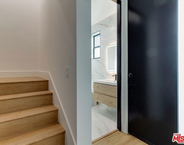 2815 1/2 S Redondo Boulevard - Photo Thumbnail 2