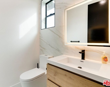 2815 1/2 S Redondo Boulevard - Photo Thumbnail 5