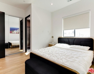 2815 1/2 S Redondo Boulevard - Photo Thumbnail 22