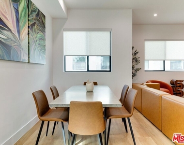 2815 1/2 S Redondo Boulevard - Photo Thumbnail 10