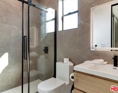 2815 1/2 S Redondo Boulevard - Photo Thumbnail 26