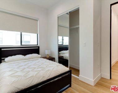 2815 1/2 S Redondo Boulevard - Photo Thumbnail 18