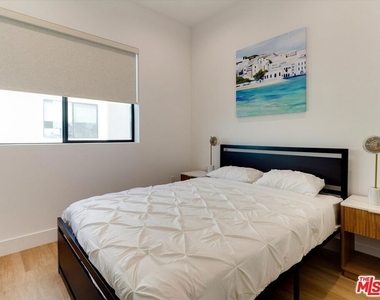 2815 1/2 S Redondo Boulevard - Photo Thumbnail 15