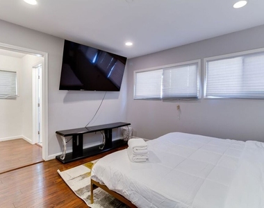 7553 Garden Grove Avenue - Photo Thumbnail 30