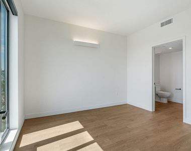 10700 Tabor Street - Photo Thumbnail 11