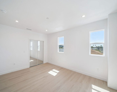 5655 Case Avenue - Photo Thumbnail 6