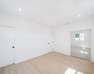 5655 Case Avenue - Photo Thumbnail 7