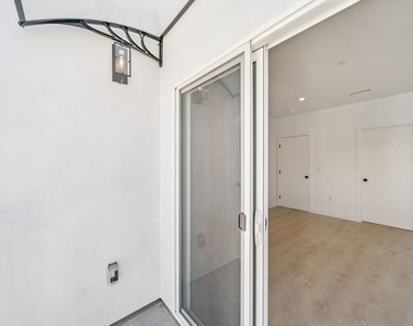 5655 Case Avenue - Photo Thumbnail 11