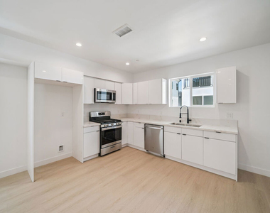 5655 Case Avenue - Photo Thumbnail 2