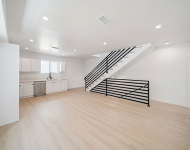 5655 Case Avenue - Photo Thumbnail 5