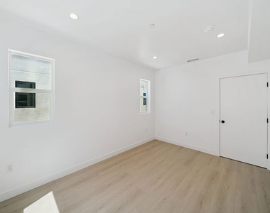 5655 Case Avenue - Photo Thumbnail 16