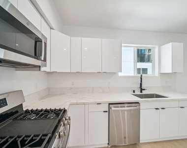 5655 Case Avenue - Photo Thumbnail 4