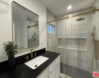8519 Yolanda Avenue - Photo Thumbnail 21