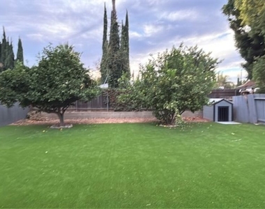 8519 Yolanda Avenue - Photo Thumbnail 20