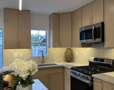 8519 Yolanda Avenue - Photo Thumbnail 25