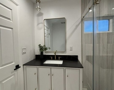 8519 Yolanda Avenue - Photo Thumbnail 27