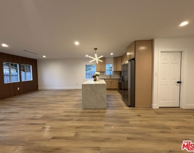 8519 Yolanda Avenue - Photo Thumbnail 23