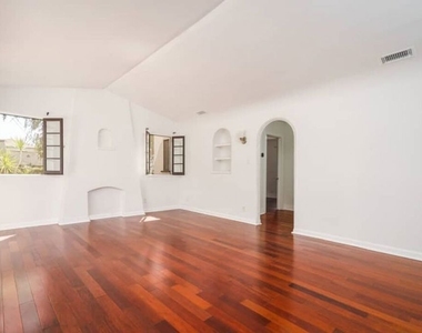 3402 Glenhurst Avenue - Photo Thumbnail 4