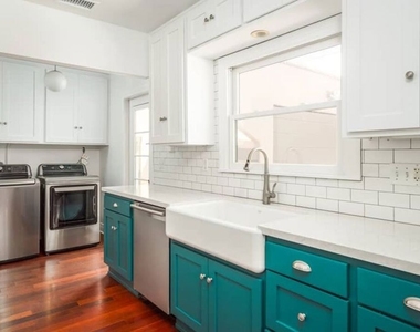 3402 Glenhurst Avenue - Photo Thumbnail 9
