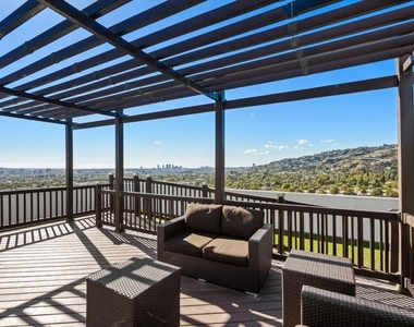 7250 Franklin Avenue - Photo Thumbnail 36
