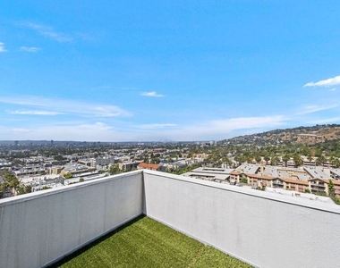 7250 Franklin Avenue - Photo Thumbnail 29