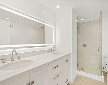 7250 Franklin Avenue - Photo Thumbnail 17