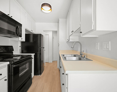 1352 S Carmelina Avenue - Photo Thumbnail 4