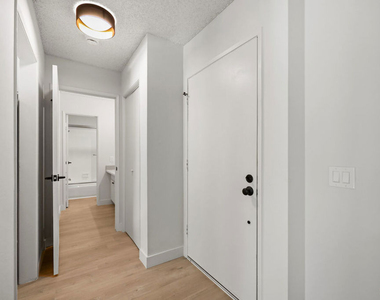 1352 S Carmelina Avenue - Photo Thumbnail 10