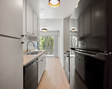 1352 S Carmelina Avenue - Photo Thumbnail 5