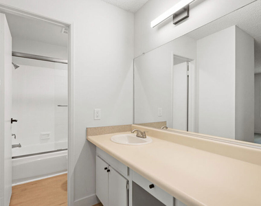 1352 S Carmelina Avenue - Photo Thumbnail 6