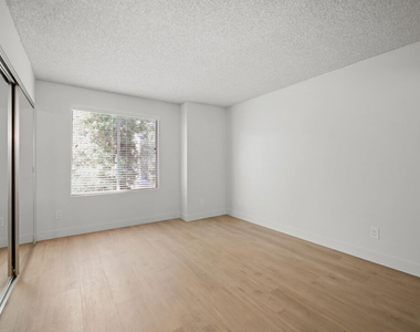 1352 S Carmelina Avenue - Photo Thumbnail 8