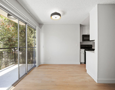 1352 S Carmelina Avenue - Photo Thumbnail 2