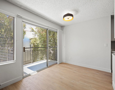 1352 S Carmelina Avenue - Photo Thumbnail 3
