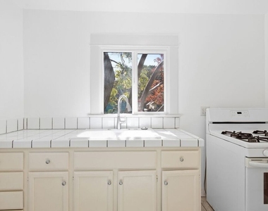 501 Bay Street - Photo Thumbnail 5