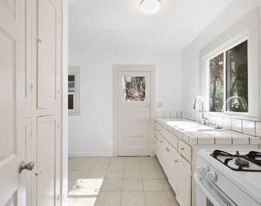 501 Bay Street - Photo Thumbnail 4