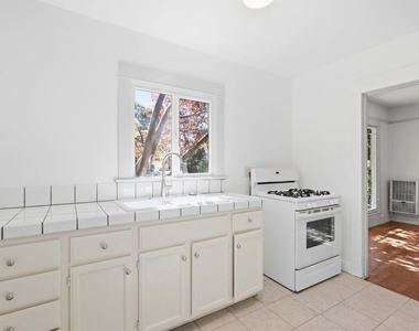 501 Bay Street - Photo Thumbnail 6