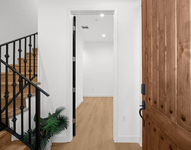 904 S Shenandoah Street - Photo Thumbnail 4