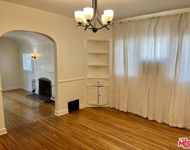 6910 Camrose Drive - Photo Thumbnail 8