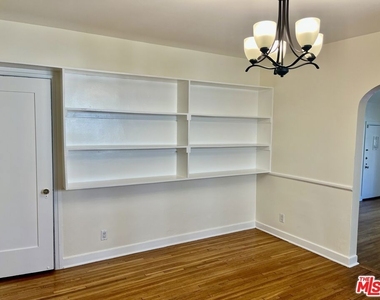 6910 Camrose Drive - Photo Thumbnail 10